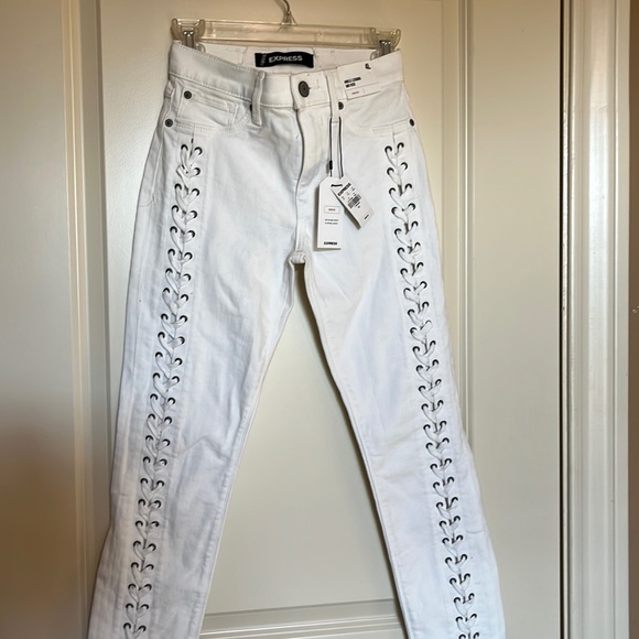Express, stretch mid rise jeans with cool and sexy grommet lace up detail. NEW - Picture 1 of 2